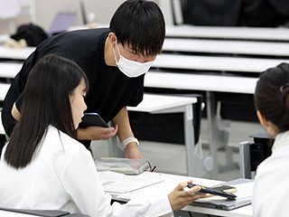 新居浜高専からの出張TAの西原さん