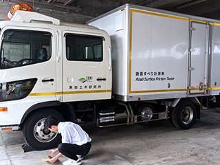 寒地土木研究所が所有する計測車両