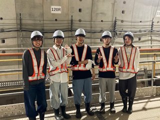 トンネル内での集合写真