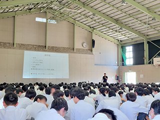 1～3年合同カウンセラー講話の様子