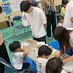 きれいに固まるよう水は控え目なので、 10分くらいがまん強く混ぜなくてなりません 割と力もいります