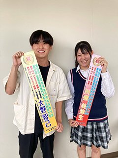 左から 環境都市工学科4年大野さん 建築学科2年川畑さん