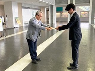 発表賞授与（重松研究室：森田）