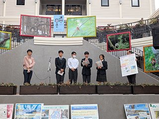 絵本の読み聞かせの様子