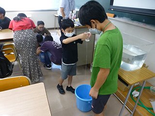 作った「教訓コップ」をお試し中
