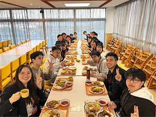 昼食の様子