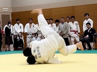 末國選手の背負い
