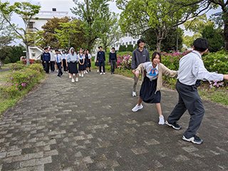 だるまさんがころんだ　タッチの瞬間！