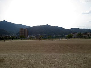 試合後にグラウンド整備して終了です