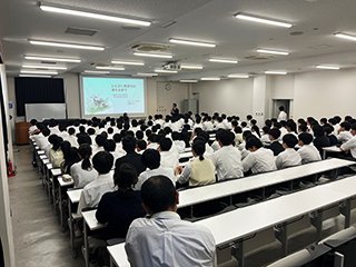 講話中の様子