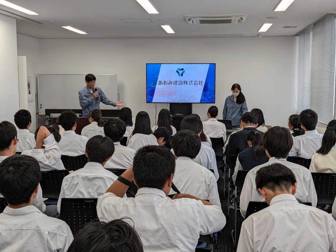 あおみ建設株式会社の仕事紹介の様子