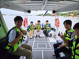 ムアル川のクルージング