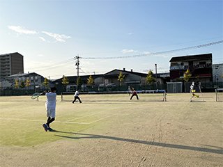 大会会場へ向かう前の早朝練習の様子