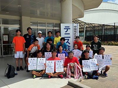 表彰式後の全員による集合写真