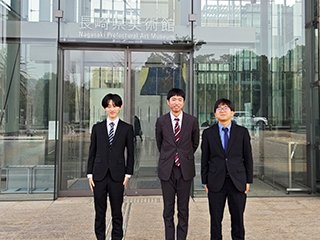 研究会会場にて記念撮影