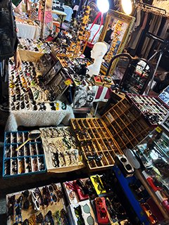 市場の雑貨屋