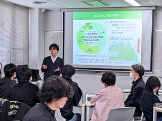 江種氏による授業の様子
