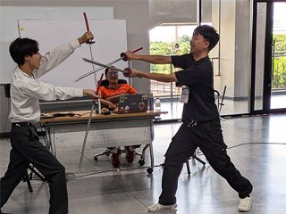 伝統的な踊りの練習