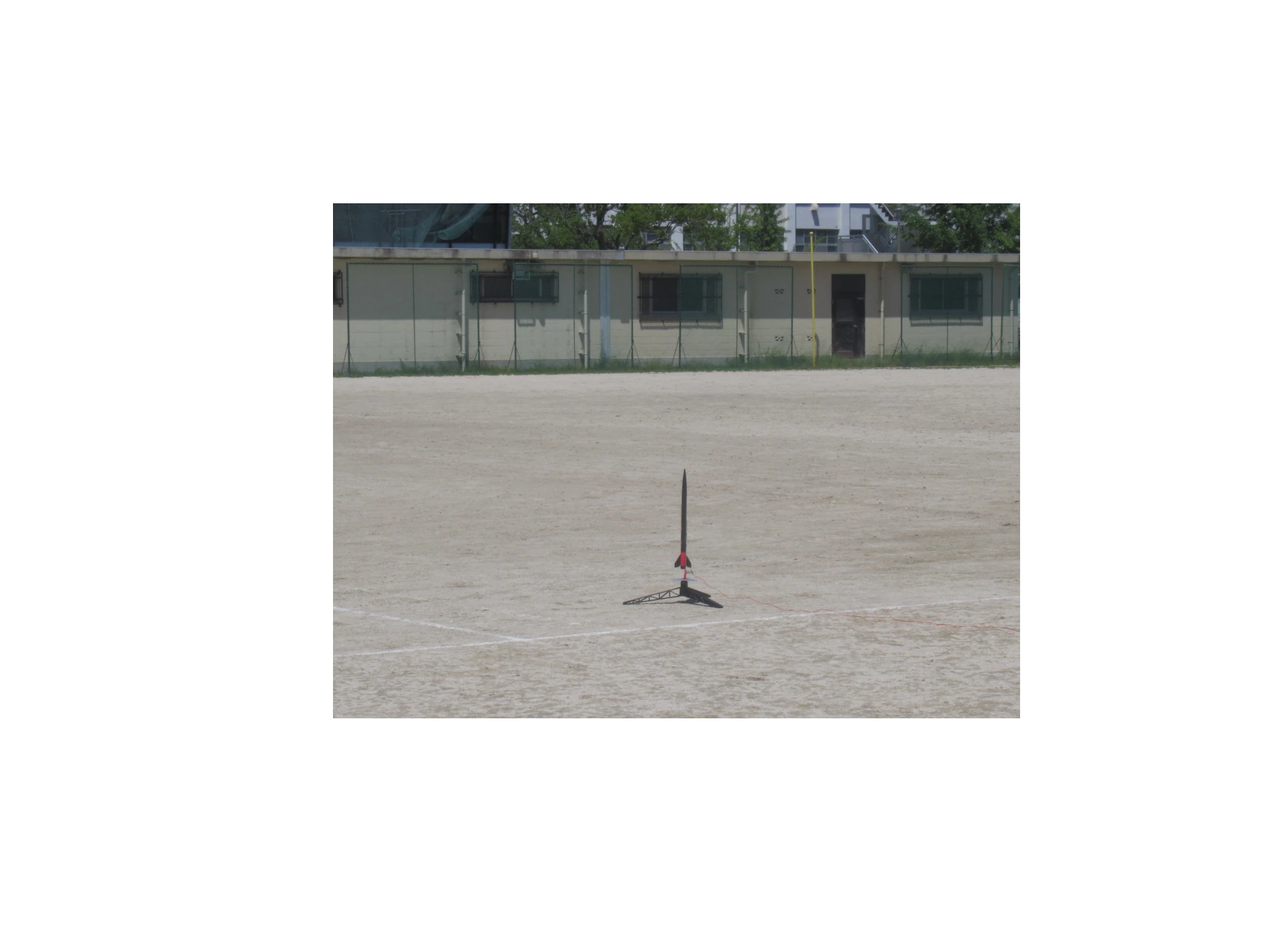 2発目のロケット（黒）