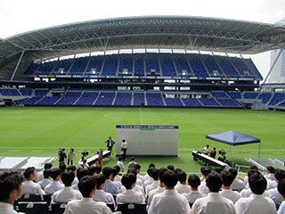 今年はスタジアムで抽選会です
