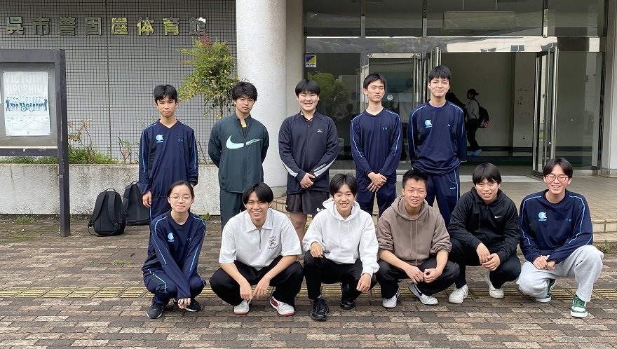 呉高専卓球部出場選手の集合写真
