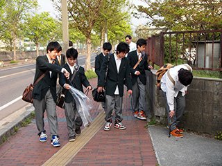 学校周辺清掃活動
