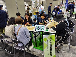 微生物アート体験の様子(2)