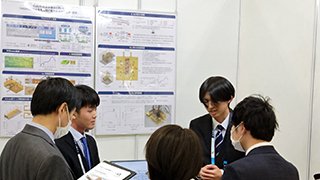 来場の皆さんからの質問に対応する 新浜さんと大谷さん
