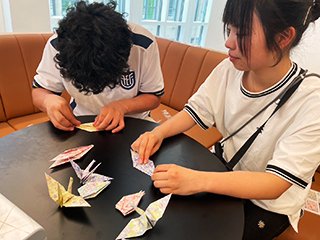 折鶴体験会を開きました
