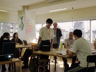 ワークショップで発表する様子