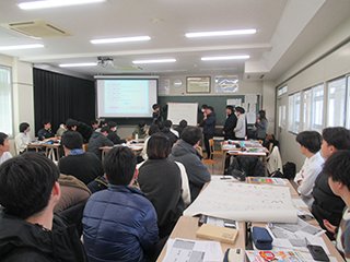 グループごとに成果を発表しています