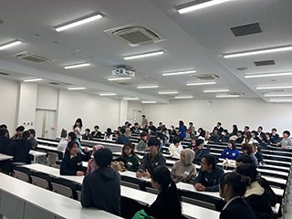 グループに分かれて自己紹介