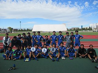 勝利した後の集合写真