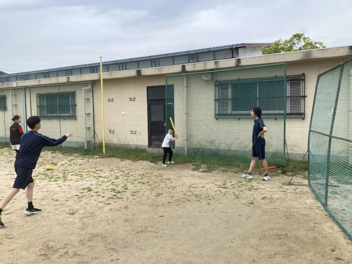ウィッフルボール遊び