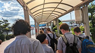 クルーズ船に向かう様子