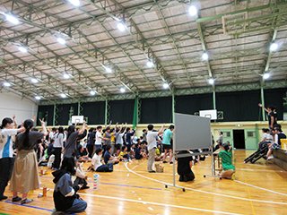 ビンゴの後は、お約束(?)の 余った景品を懸けてのじゃんけん大会