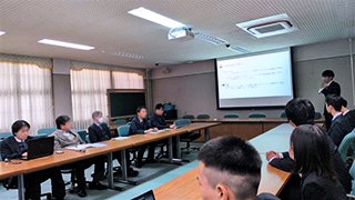 学校を良くする懇談会の様子