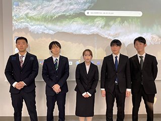 研究発表が終わってほっとしているときの一コマ