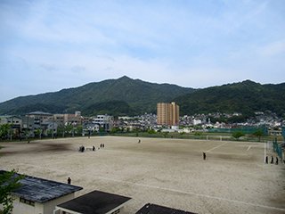 朝から会場設営です