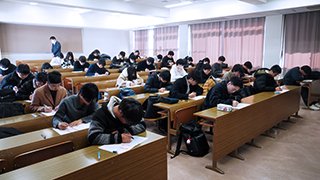 試験を受ける様子